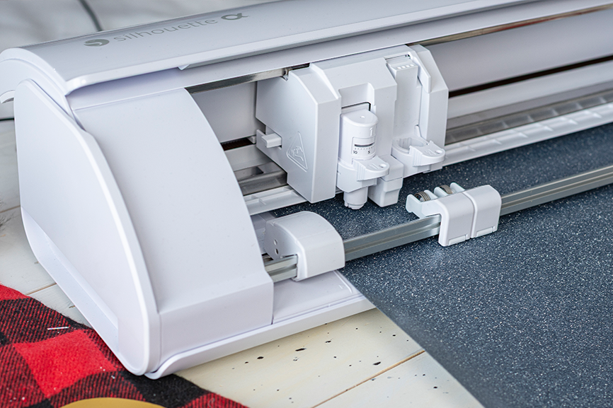 Silhouette Cameo 5 Alpha con diseño moderno y compacto